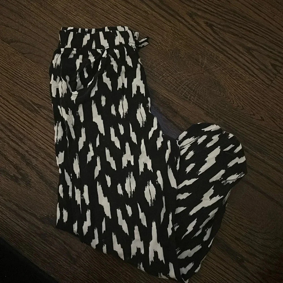 GIRLS CALVIN KLEIN JOGGERS - Picture 1 of 1